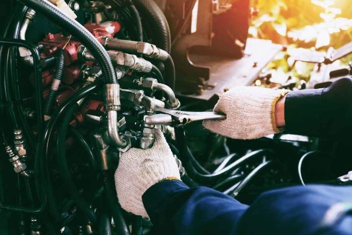 Dépannage mécanique rapide disponible jour et nuit.